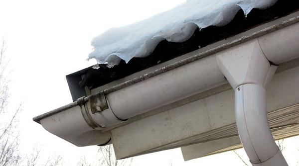 Apa de ploaie! Legea indică unde trebuie să cadă PICĂTURILE