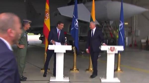 ALERTĂ la o bază NATO din Lituania. Premierul Spaniei, prezent la eveniment, a fost evacuat