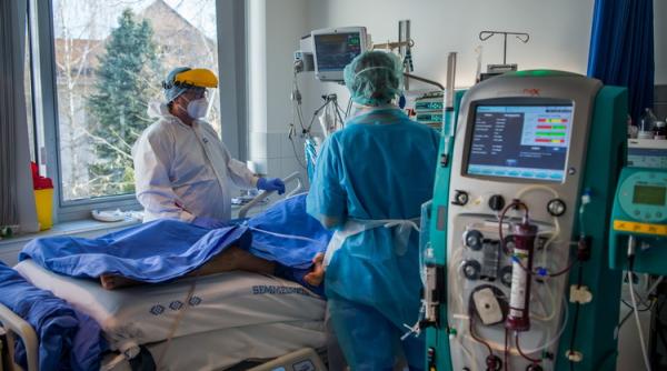 Bilanț COVID-19. Peste 350 de persoane, internate în spital