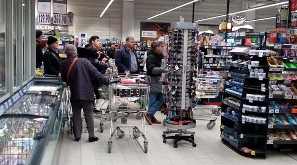 Marii retaileri se confruntă cu o CRIZĂ de PERSONAL fără precedent