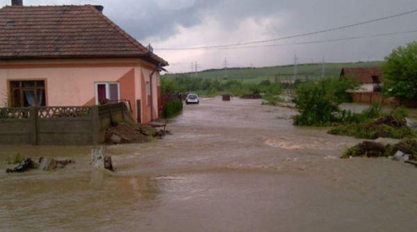 Cod PORTOCALIU de inundaţii, în trei bazine hidrografice, până LA NOAPTE