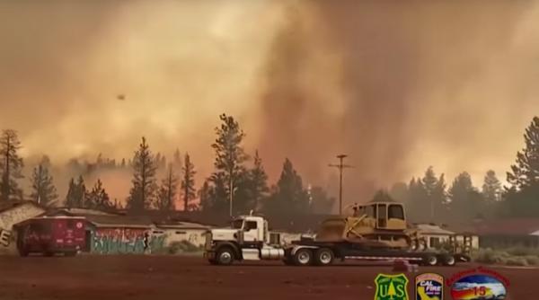 Imagini APOCALIPTICE în California. TORNADĂ de FOC surprinsă în imagini VIDEO