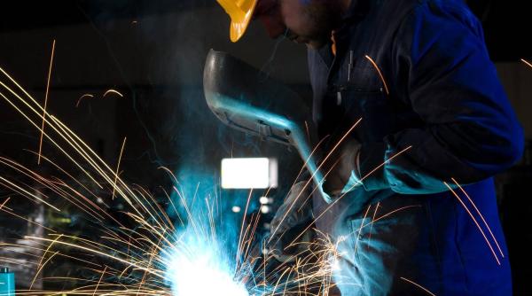 România, cea mai importantă scădere a producţiei industriale din UE