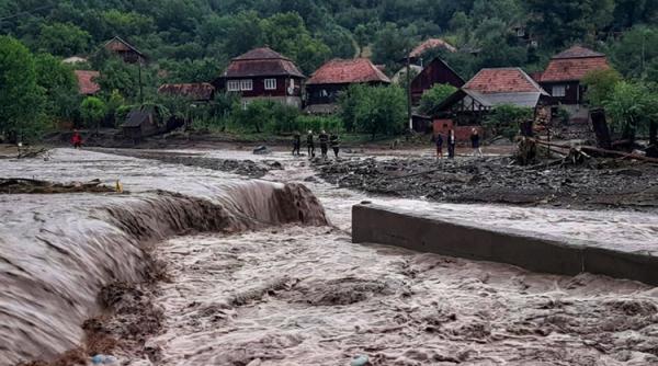 Ploile torențiale continuă ravagiile în județul Alba