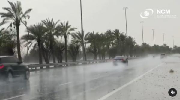 Emiratele au testat PLOAIA ARTIFICIALĂ în călduri de 50 de Grade VIDEO