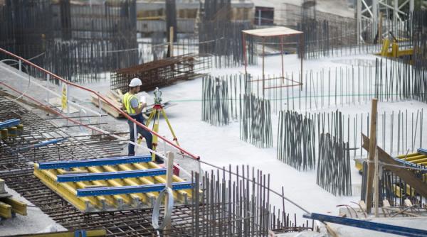 Sute de mii de angajați din construcții vor avea pensii mici