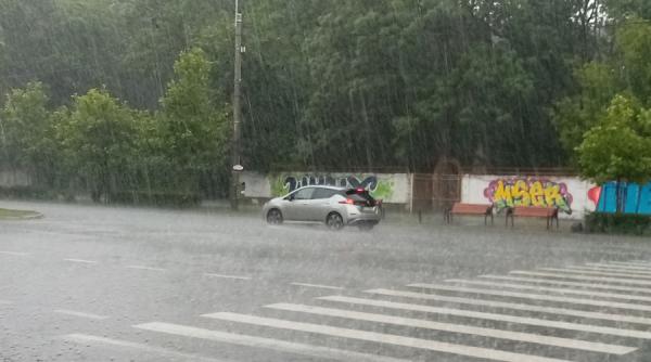 Cod ROȘU. RUPERE de NORI în Brașov și Argeş