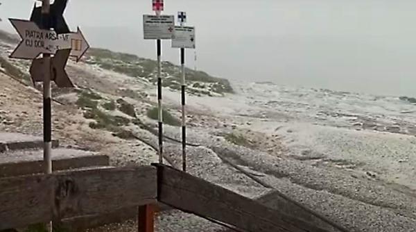 IMAGINI INCREDIBILE. Platoul Bucegi, acoperit de gheață ca în mijlocul iernii VIDEO