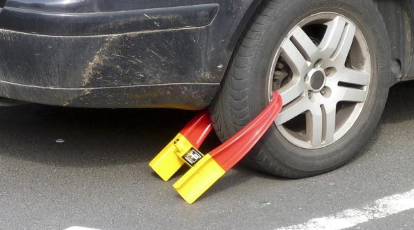 București. Mașinile parcate neregulamentar vor avea ROȚILE BLOCATE