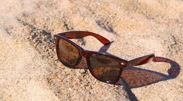 Loțiunile de protecție solară, INTERZISE pe aceste PLAJE