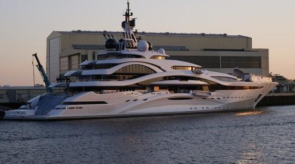 Românii tot mai fascinați de vacanțele pe IAHT. Cât costă un astfel de SEJUR