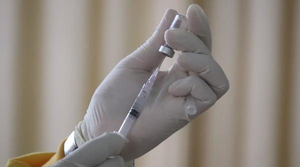 Vaccinare. Britanicii au venit cu o idee nouă. Ce vor să combine