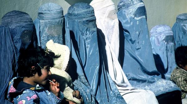 Talibanii anunță amnistie generală și invită femeile la guvernare