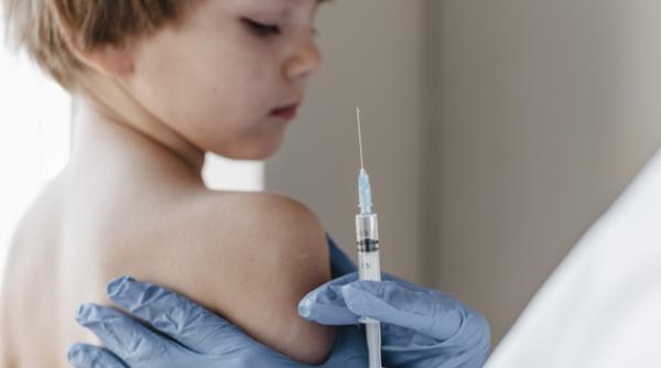 COVID. Israelul testează vaccinul și pe copii. Cum se face testarea