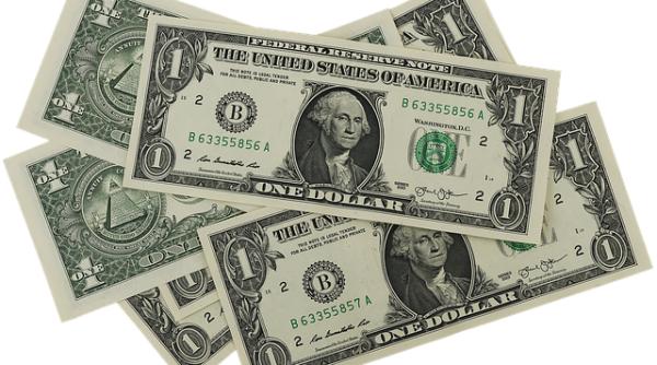 Goldman Sachs AVERTIZEAZĂ: Talibanii ar putea pune dolarul în dificultate 