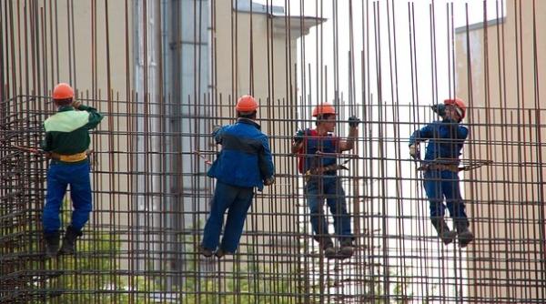 Piața clădirilor de birouri își continuă declinul. Unele livrări, pe punctul de a fi amânate