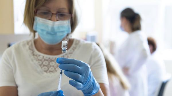 COVID-19. Când va putea fi administrată doza a treia în România