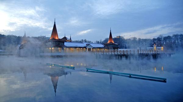 Cinci stațiuni europene cu ape termale de vizitat în vacanța de iarnă GALERIE FOTO