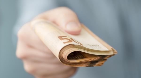 Curs valutar. Euro, aproape de nivelul maxim în ultima zi din august. Cotații, 31 august 2021 