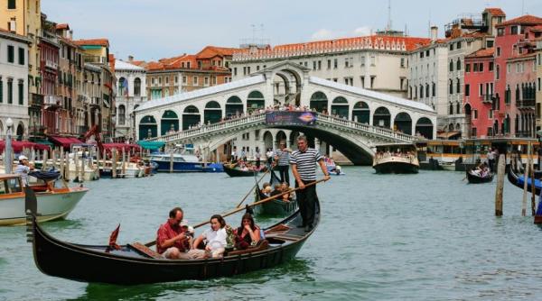 Veneția introduce o taxă pentru turiști. De când s-ar putea aplica măsura