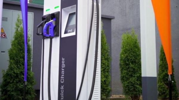3 lucruri vitale pentru o vacanță reușită cu mașina electrică: Unde încă încarci gratis, unde mănânci și pe unde te duci