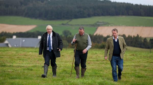 Boris Johnson, obligat să adopte o decizie care-i va revolta pe britanici