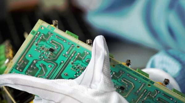 Europa se întoarce la rădăcini: Intel face investiții-gigant, de 80 de miliarde de euro, în fabrici de cipuri