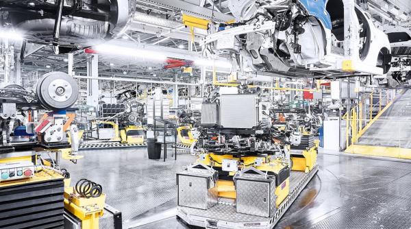 Economia SUA, lăsată fără materie primă. Cum se descurcă companiile americane