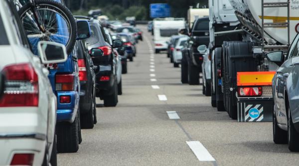 Prima zi de școală, cu trafic infernal în Capitală. Majoritatea străzilor sunt blocate