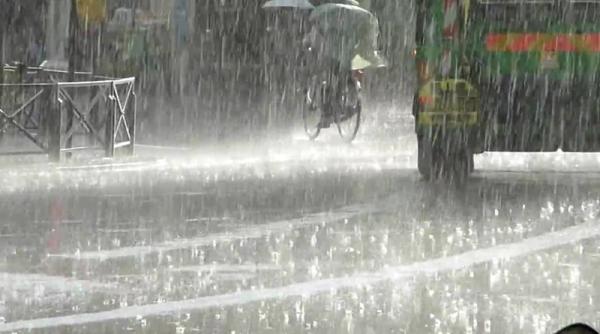 ALERTĂ METEO: Weekend cu ploi torenţiale, grindină şi temperaturi scăzute