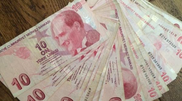 Lira turcească s-a depreciat la un nivel RECORD. Scăderi la costurile de împrumut