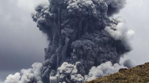 Erupție vulcanică în CANARE: Zboruri anulate pentru prima dată