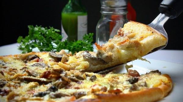 O pizza cum n-a mai văzut Pământul. Demnă de toate RECORDURILE