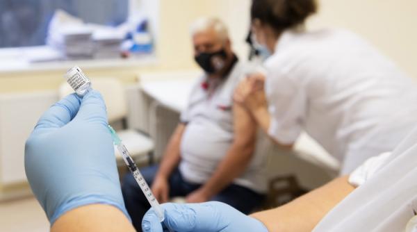 Vaccinare cu doza a 3-a. Când începe și cu ce ser se va face