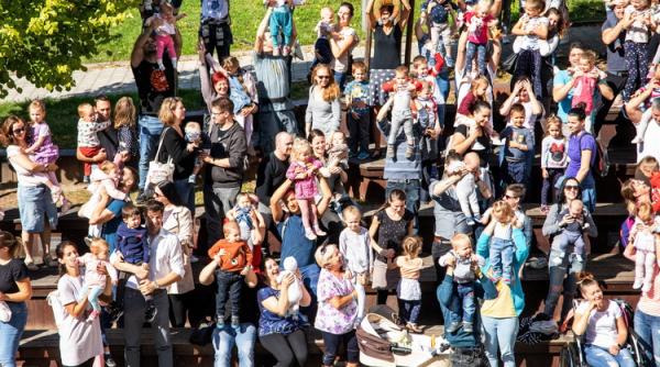 Budapesta a decis rambursarea impozitului pe venit familiilor cu copii