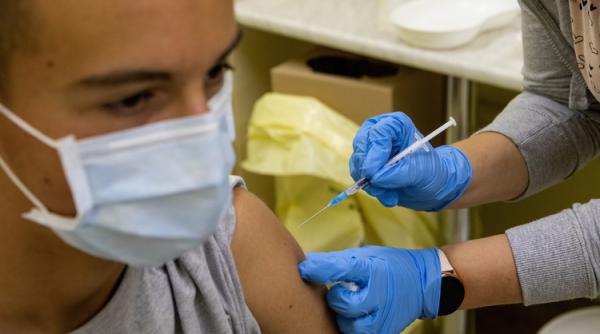 Trei zile libere pentru cei care se vaccinează