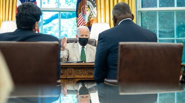 Joe Biden, avertisment: Concurenţii noştri nu pierd timpul