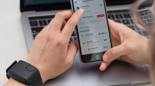 Brățara care detectează dacă ești infectat, următorul pas în controlul pandemiei