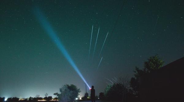 S-a trezit din somn cu un meteorit în pat