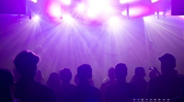 Barurile, cluburile şi discotecile din municipiul Constanţa se închid de VINERI