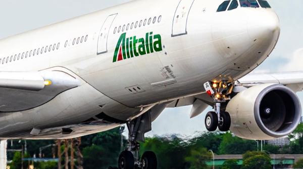 Alitalia a efectuat ultimul zbor din istoria sa. Ce companie va înlocui operatorul aerian