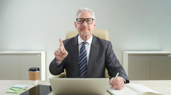 Comisia juridică a Camerei respinge proiectul eliminării pensiilor speciale pentru primari