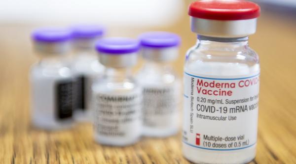 Franţa nu recomandă vaccinarea cu a doza a treia de la Moderna. Află DE CE