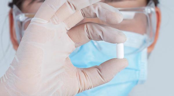 Colegiul Medicilor pune piciorul în prag: SANCȚIUNI pentru medicii care răspândesc FAKE NEWS