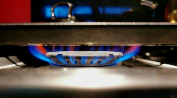 Ce faci dacă te trezești cu prețul la gaze majorat fără să fii notificat