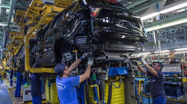 Ford oprește producția la Craiova din cauza crizei de semiconductori