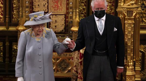 Regina Elisabeta a II-a şi-a petrecut noaptea în spital. Ce s-a întâmplat