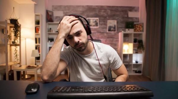 Trecerea la ora de iarnă. Riscurile de sănătate la care suntem expuși