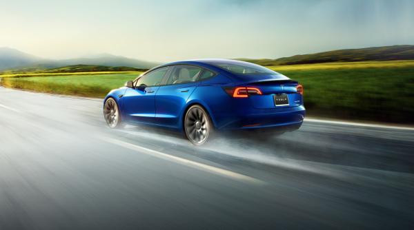 Fenomenul Tesla Model 3. S-a întâmplat pentru prima dată în istorie