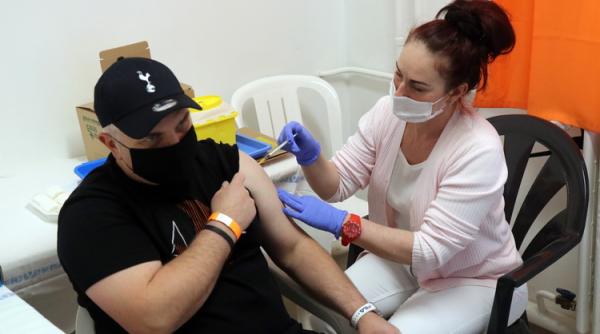 COVID-19. Lupta cu varianta DELTA va fi una de uzură. Concluziile unui studiu explică numărul mare de infectări